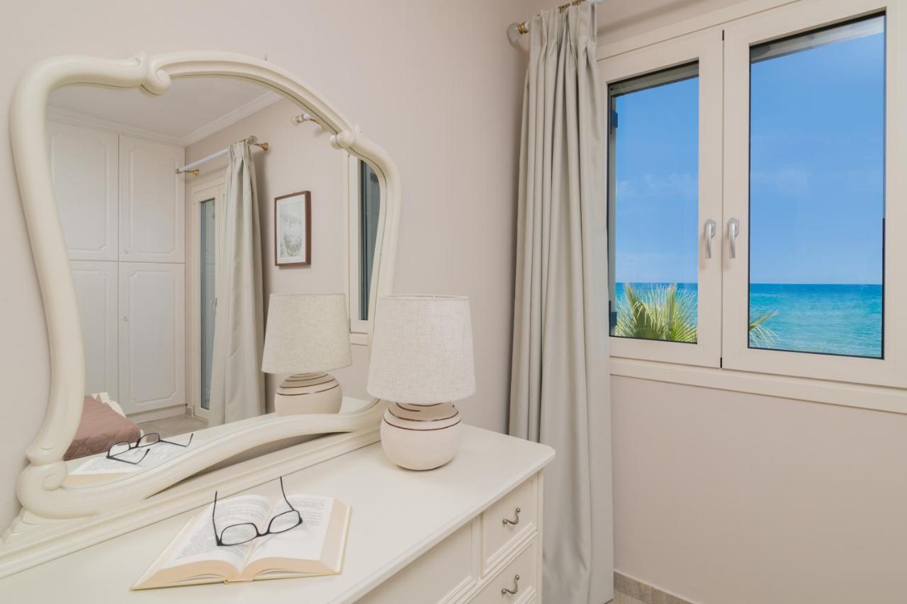Villa Elizabeth - Seafront Classic Villa! Argassi Bagian luar foto