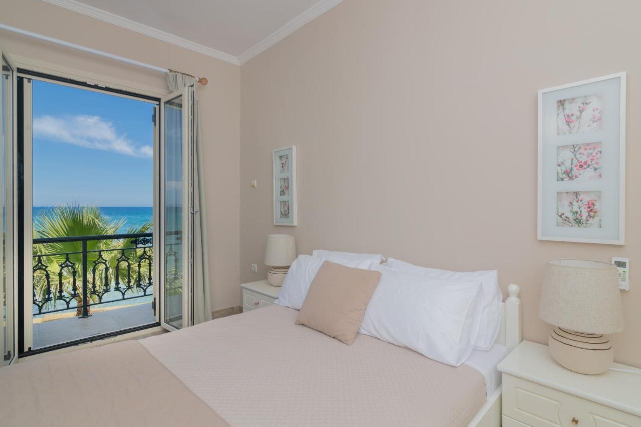 Villa Elizabeth - Seafront Classic Villa! Argassi Bagian luar foto