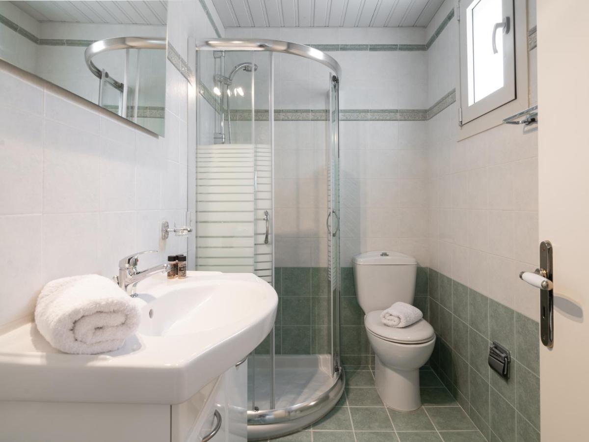 Villa Elizabeth - Seafront Classic Villa! Argassi Bagian luar foto