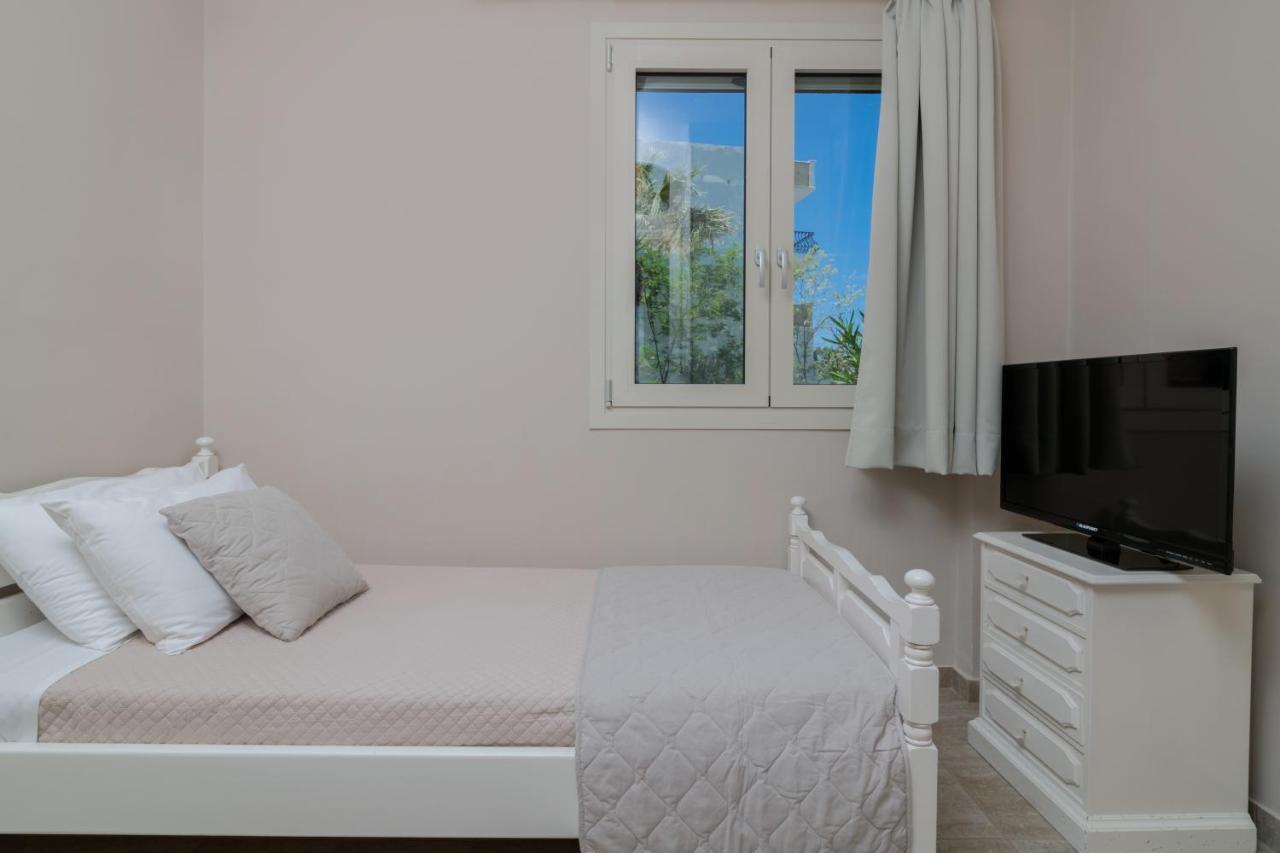 Villa Elizabeth - Seafront Classic Villa! Argassi Bagian luar foto